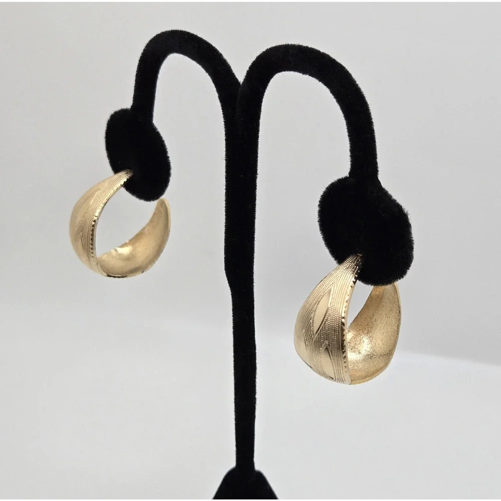 Vintage Hoop Earrings Chunky Goldtone Textured Classic Boho Maximalist Retro 1